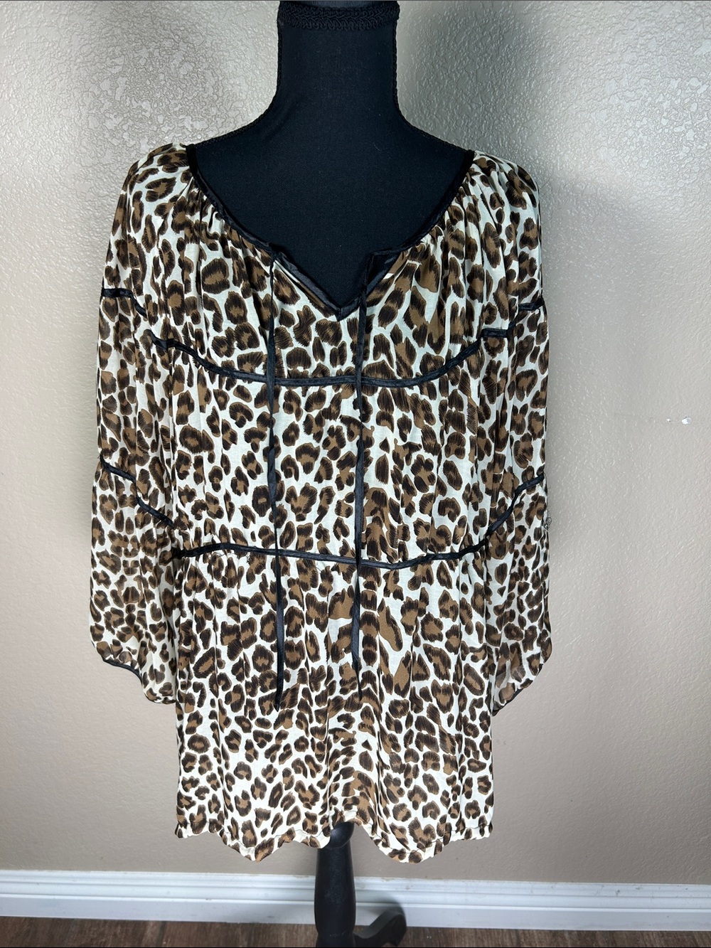 WDNY Leopard Print Tunic Top Size 14 Brown Black Tie Neck Blouse